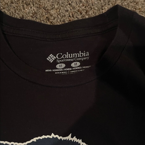 Columbia men’s Medium Black T-Shirt with Bear Graphic - Picture 3 of 5